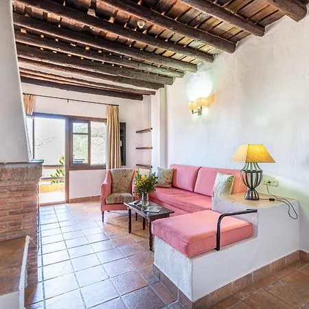 Romantic In With Shared Pool