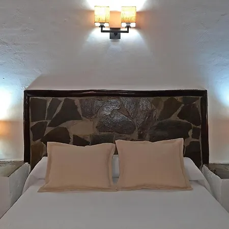 Romantic In With Shared Pool *