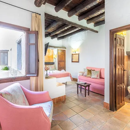 Apartment Romantic In With Shared Pool *